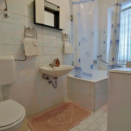 Gostinjska kuća Ribaric 2*
