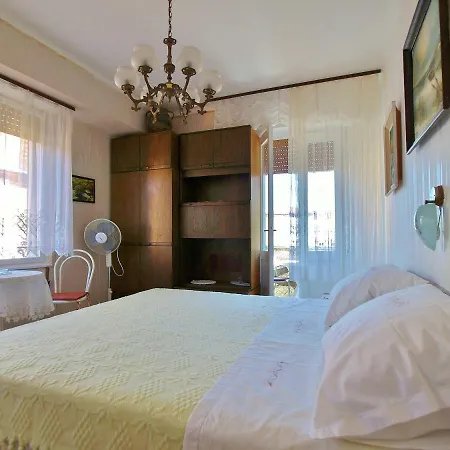 Konukevi Ribaric Rab Town