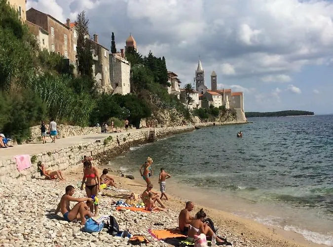 Ribaric بيت ضيافة راب